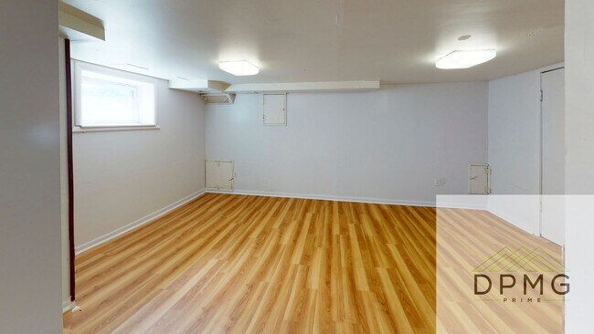 Building Photo - 317 E Hillsdale St