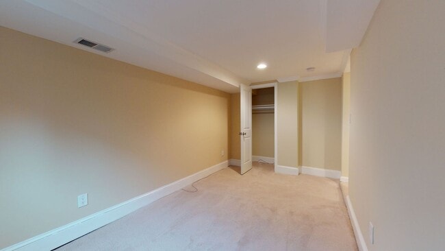 Building Photo - 1230 Owen Pl NE