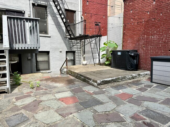 Building Photo - 139 Garden St