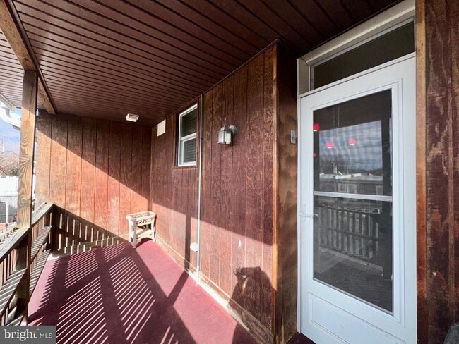 Building Photo - 3922 Manor St