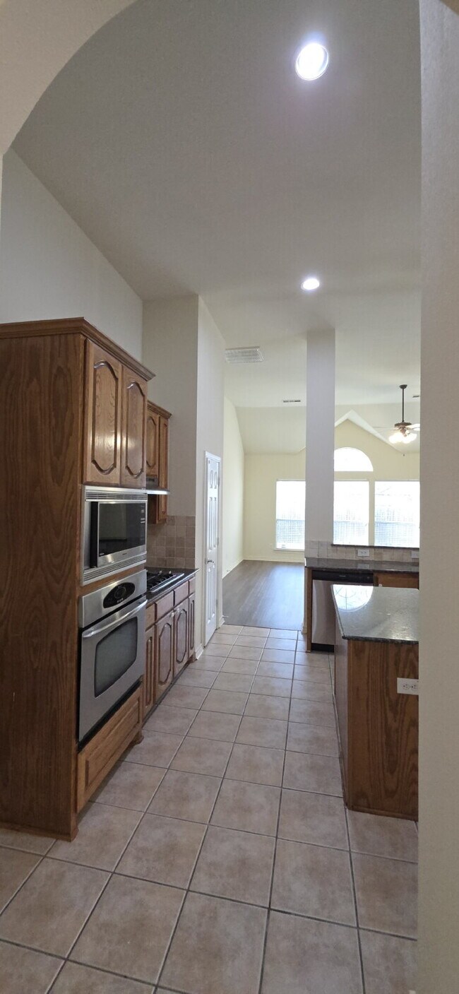 Building Photo - Recently remodeled 4 bedrooms, 3 bathrooms and move-in ready!