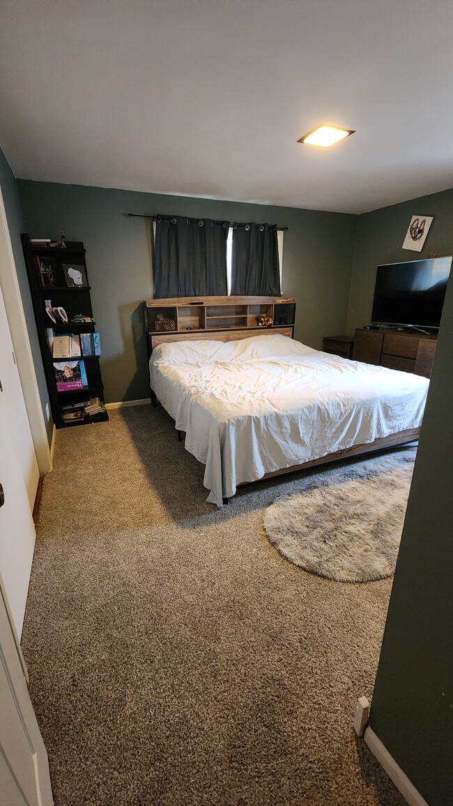 First floor bedroom #1 w/ dual closets. - 1718 S Walden Ave