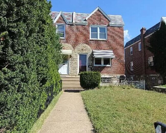 Primary Photo - 2027 Lardner St