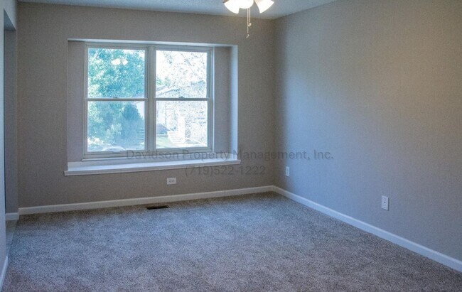 Building Photo - Wonderful 3 bedroom House in the Powers Co...