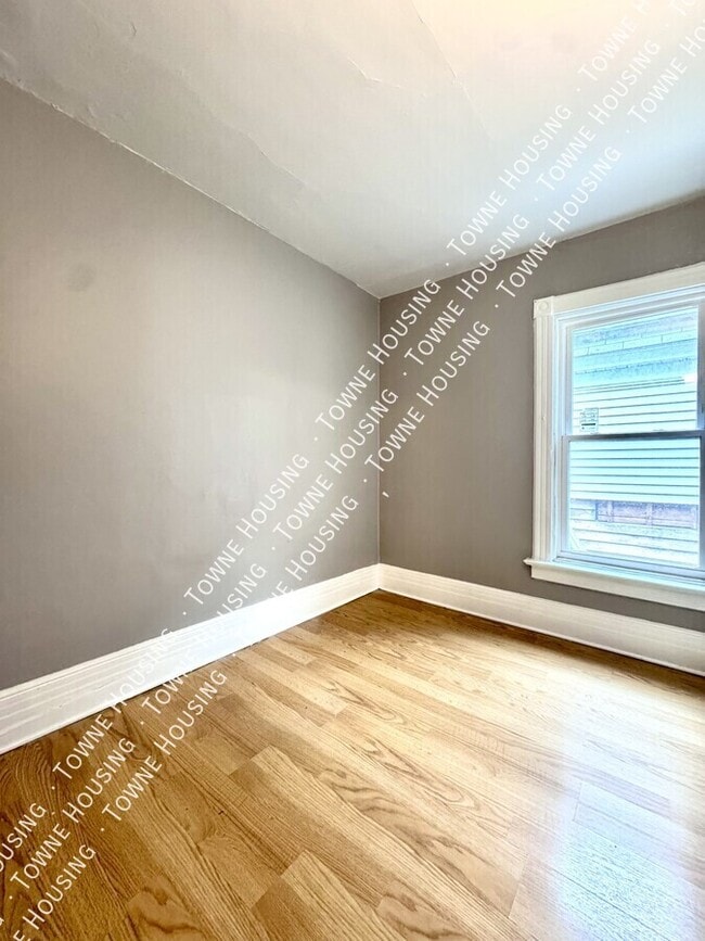 Building Photo - 339 Hampshire St