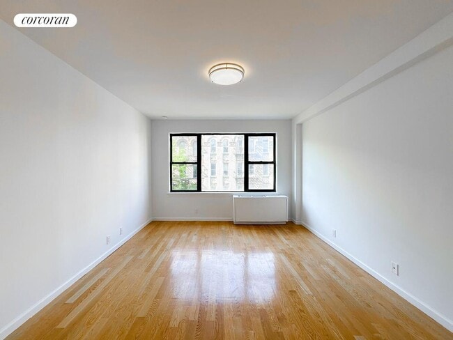 Building Photo - 67 E 3rd St