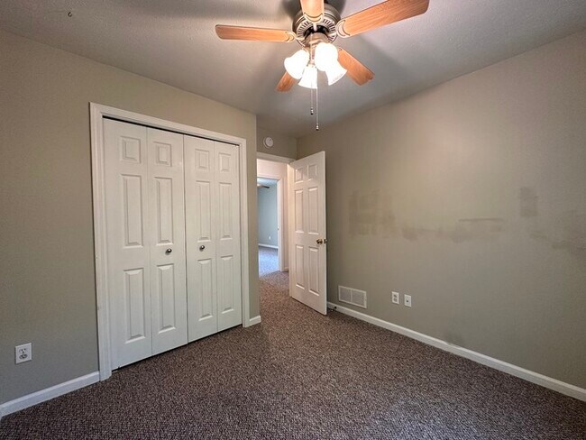 Building Photo - Nice and Large 3BR/1.5ba unit for rent in ...