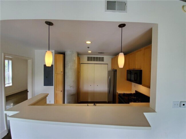 Building Photo - 845 Spring St NW