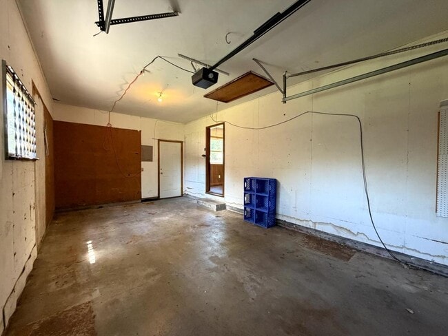 Building Photo - 1302 E 13th Ave