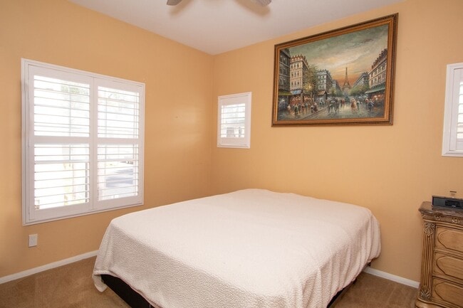 Building Photo - Beautiful 2 Bedroom / 2 Bath Condo in Desi...