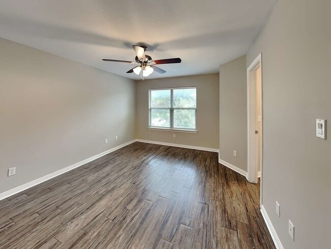 Building Photo - 179 Holly St