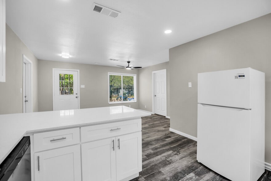 Building Photo - 125 Vandenburg Dr