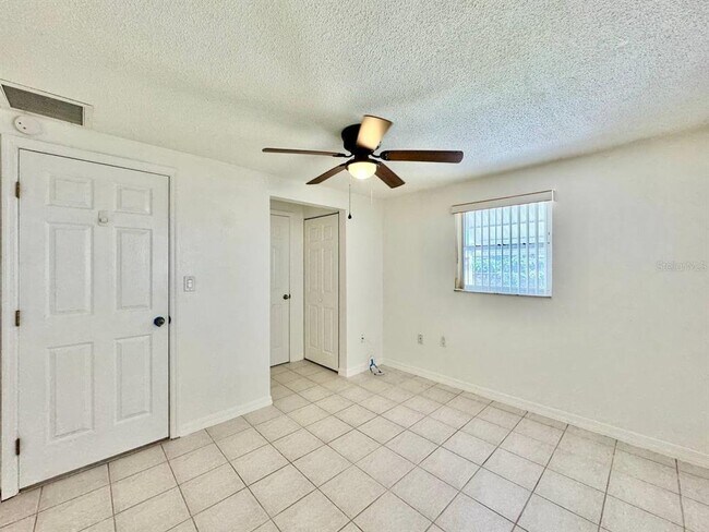Building Photo - 3131 Roxbury Dr