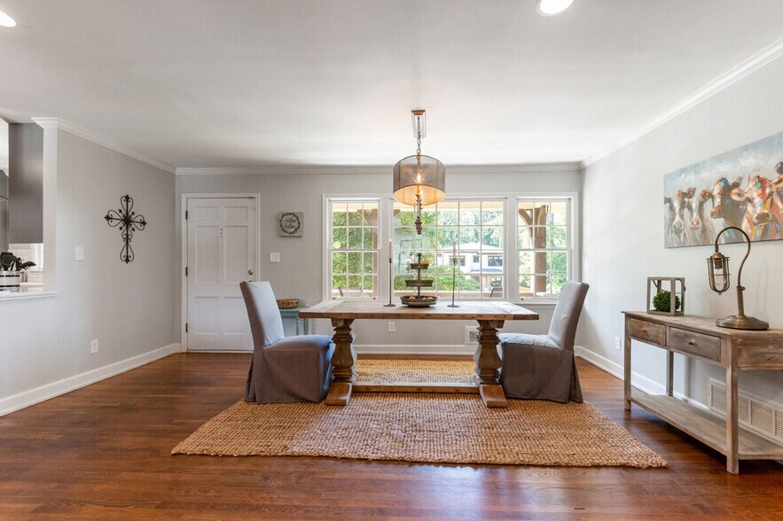 Building Photo - 3926 Pineview Dr SE