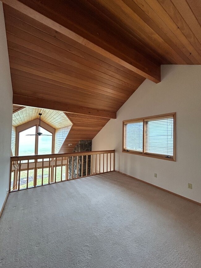 Building Photo - 2 Bedroom with Loft on Private Golf Course, Amazing Views!