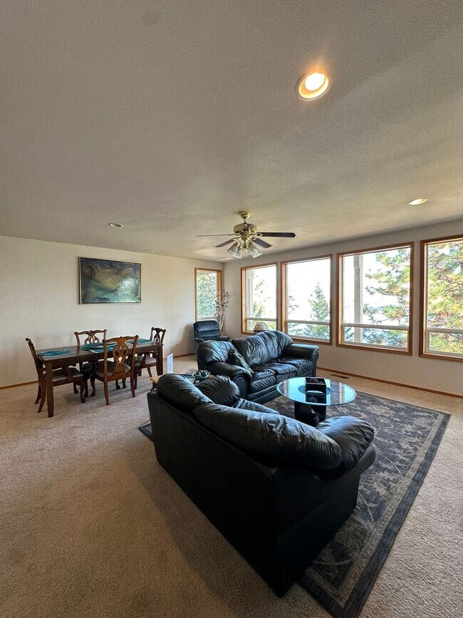 Building Photo - Fully Furnished Home in Chelan!  Reduced Price and Half off Deposit!