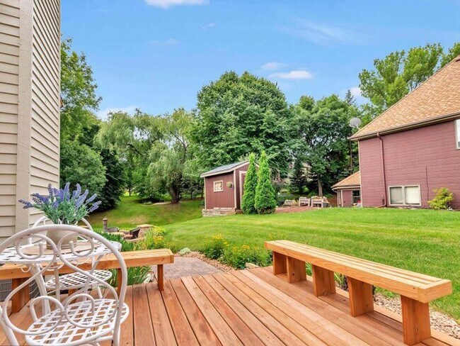 Building Photo - Luxury Home in Plymouth with 2-Level Primary Suite, Furnished or Unfurnished, Wayzata Schools, Pe...