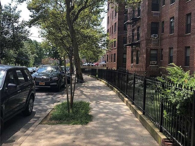 Sidewalk (front of building) - 14105 Pershing Cres