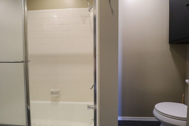Building Photo - 1 Bed | 1.5 Bath Near Downtown Tulsa!