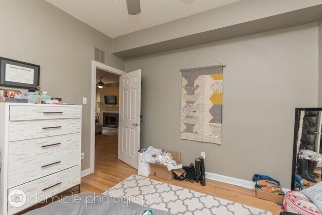Building Photo - 2 bedroom in Chicago IL 60657