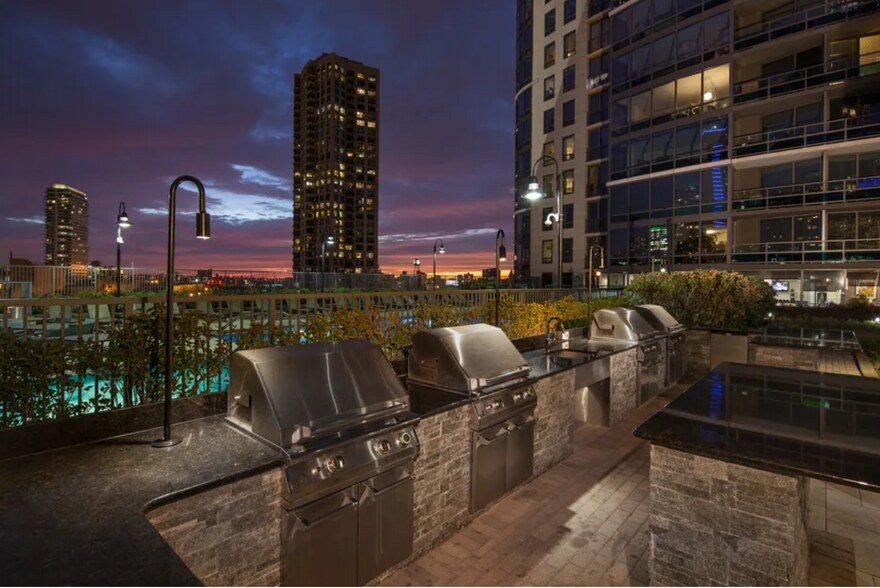 Building Photo - 645 N Kingsbury St