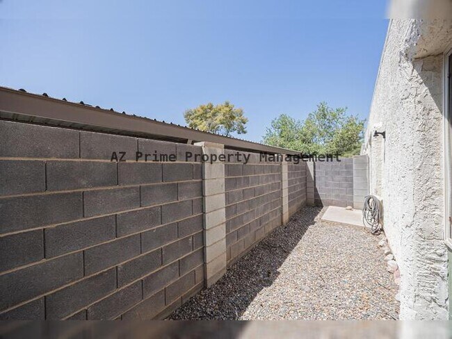 Building Photo - 625 S Allred Dr
