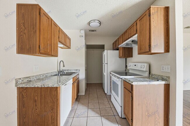 Building Photo - 10259 Aurora Dr