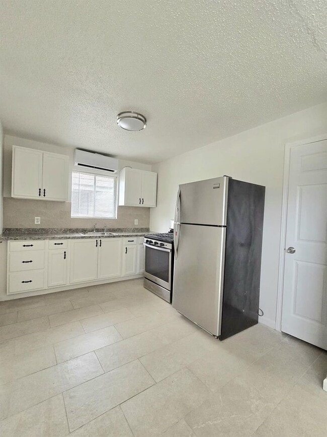 Building Photo - 3839 Mt Pleasant St