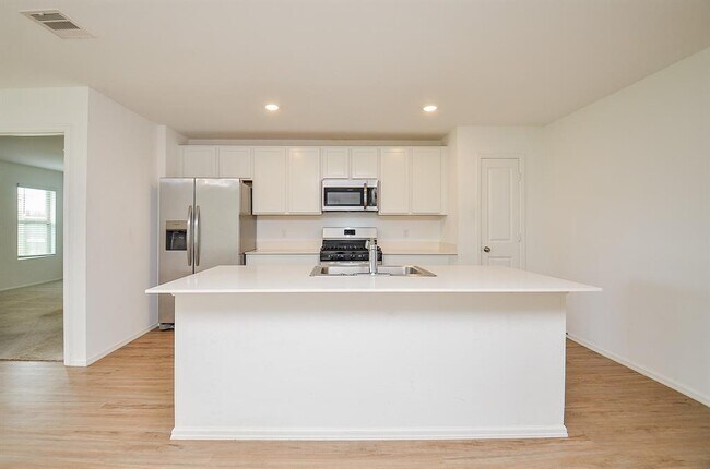 Building Photo - 27127 Breakaway Ln