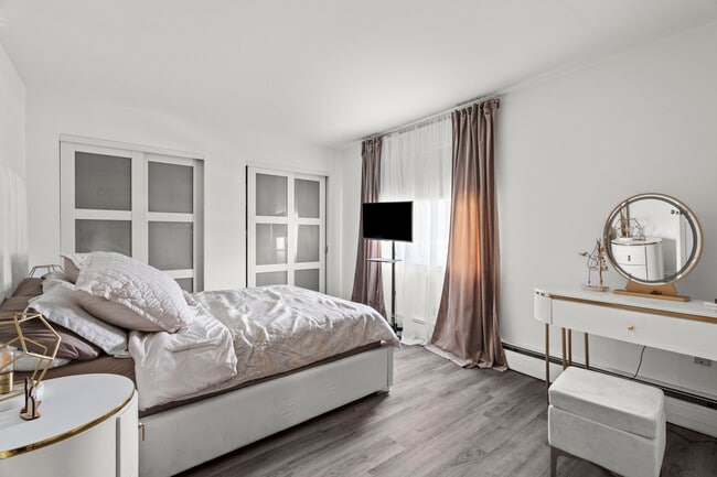 Building Photo - 9S220 S Frontage Rd