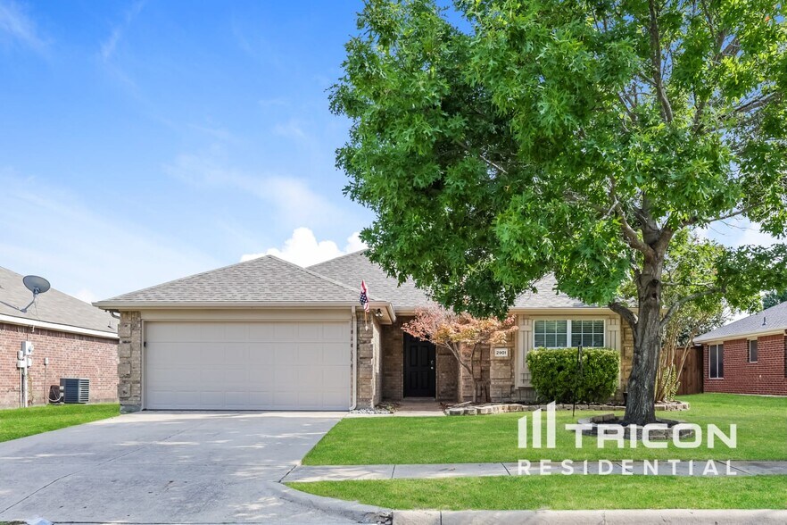 Primary Photo - 2901 Mockingbird St