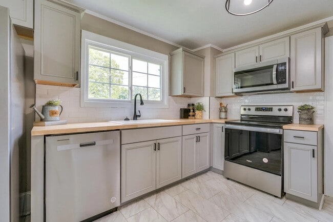 Building Photo - 237 Randolph St