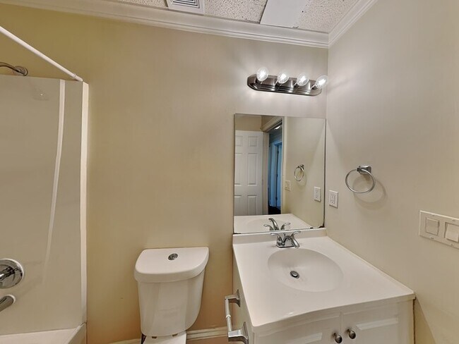 Building Photo - 3101 Park Creek Ct