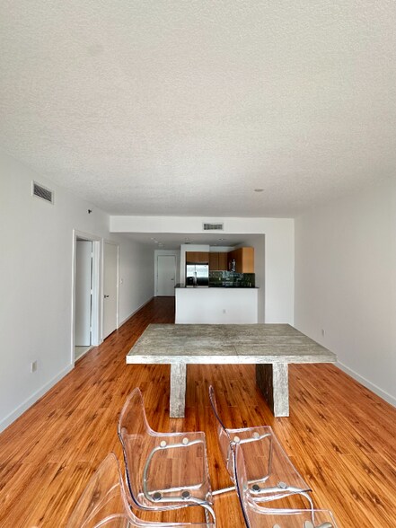 Building Photo - 1060 Brickell Ave