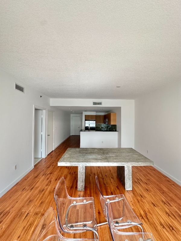 Building Photo - 1060 Brickell Ave