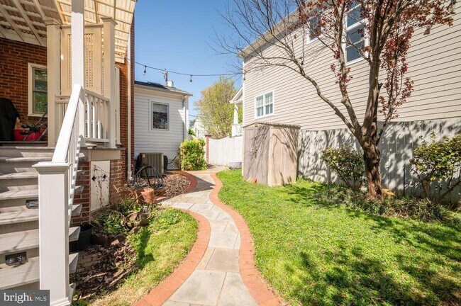 Building Photo - 6034 21st St N