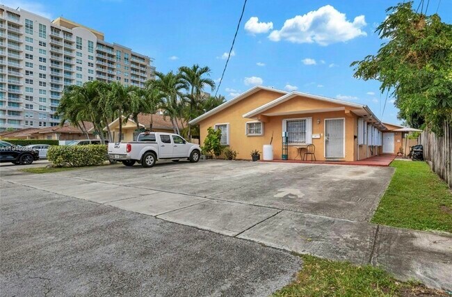 Building Photo - 3631 SW 27th St
