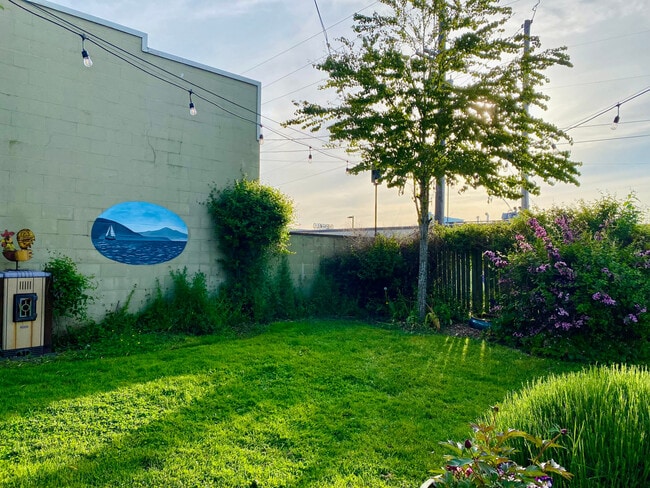 Building Photo - 1311 N Garden St