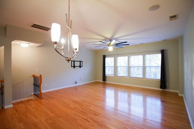 Building Photo - 264 W Bland St