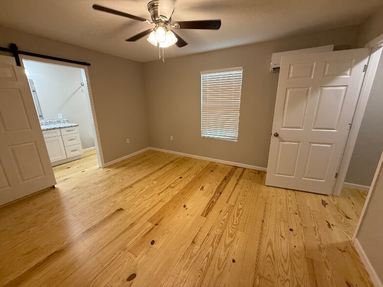 Building Photo - 80 Redwood Ln