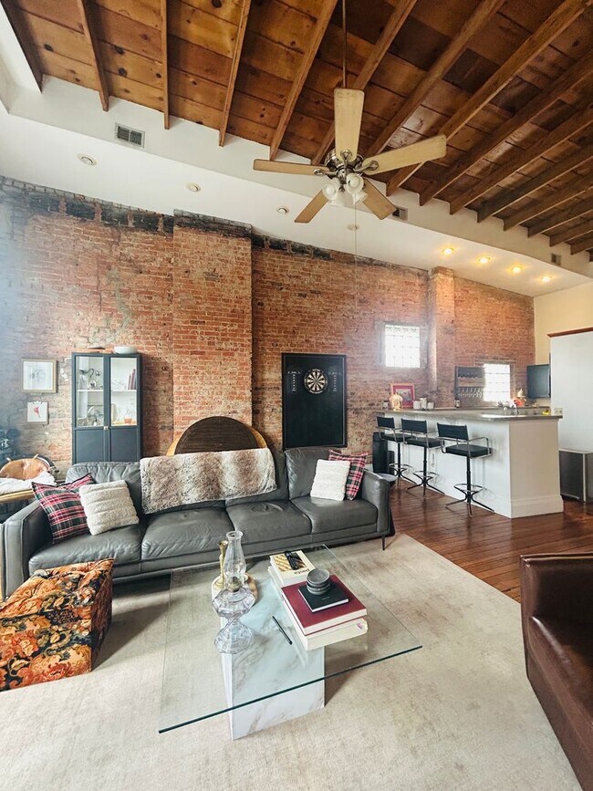 Building Photo - Madison Ave. Loft