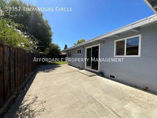 Building Photo - 38352 Timpanogas Cir