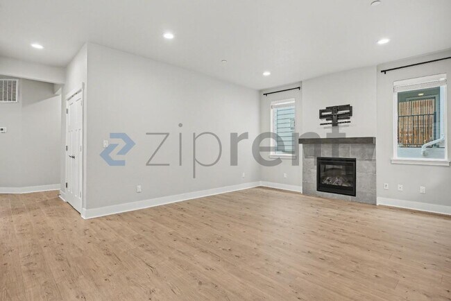 Building Photo - 8565 SW 176th Ave
