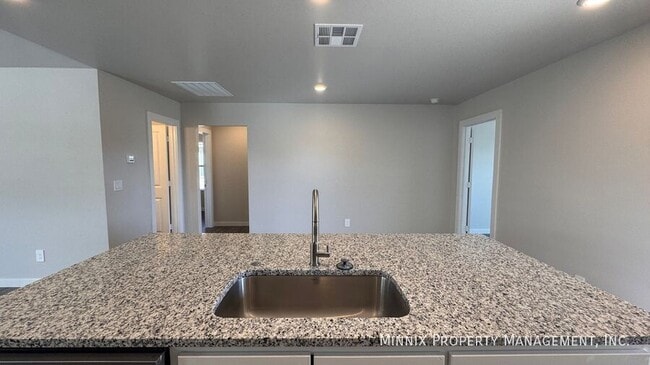 Building Photo - 306 E 77th St