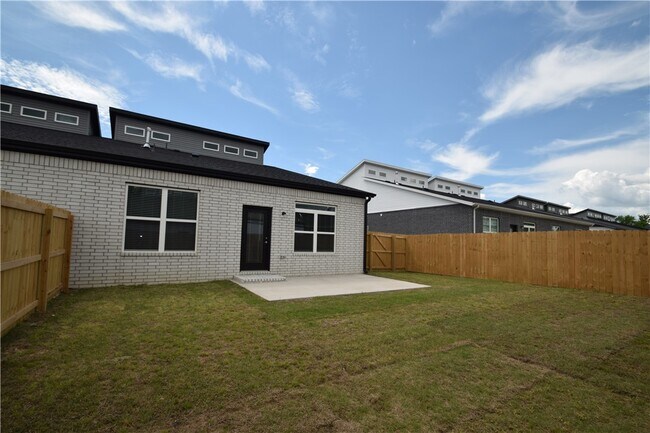 Building Photo - 723 Sun Meadows Loop