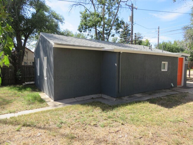 Building Photo - 1212 1/2 McArthur Ave