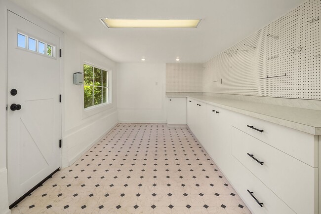Building Photo - 3bd/3.5ba Mercer Island Home