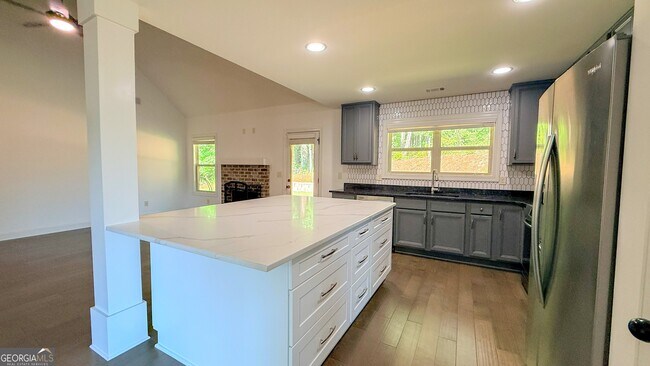 Building Photo - 338 Brookstone Dr