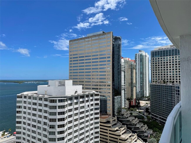 Building Photo - 950 Brickell Bay Dr