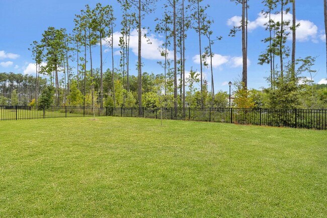 Building Photo - 4 BEDROOMS & FENCED YARD!